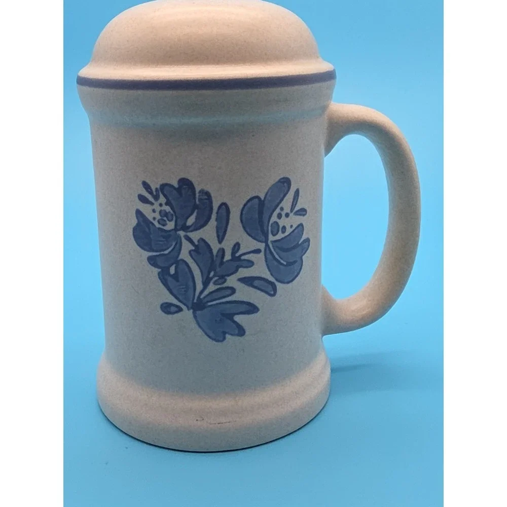 Pfaltzgraff Yorktowne Shaker Stovetop Salt / Pepper 3 Holes 4.5